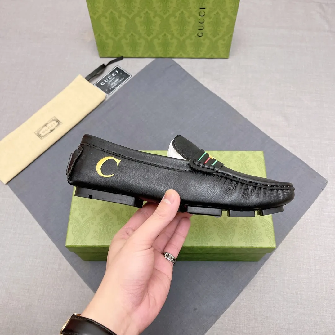 p400 GUCCI, Gucci official flagship store original casual beanie shoes ~ Four Seasons Trendy Shoes 👟》New version at the counter, Gucci 1:1 high-quality workmanship, upper: imported pebbled calfskin, genuine sweat-absorbent pigskin lining, fashionable lazy business style design, casual loafers, running shoes are perfect for young people. British fashion boots 😍 Equipped with original raw rubber wear-resistant outsole, absolutely high-end and classy, ​​suitable for drivers only 🚗 A must-have for fashionable men, standard code 37-45 No. 071